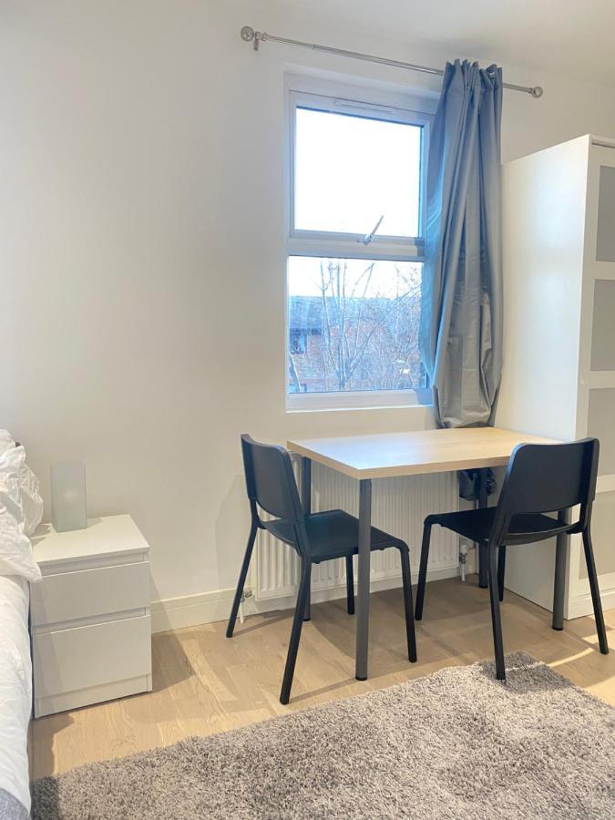 Cozy En-Suite Near Stratford ลอนดอน ภายนอก รูปภาพ