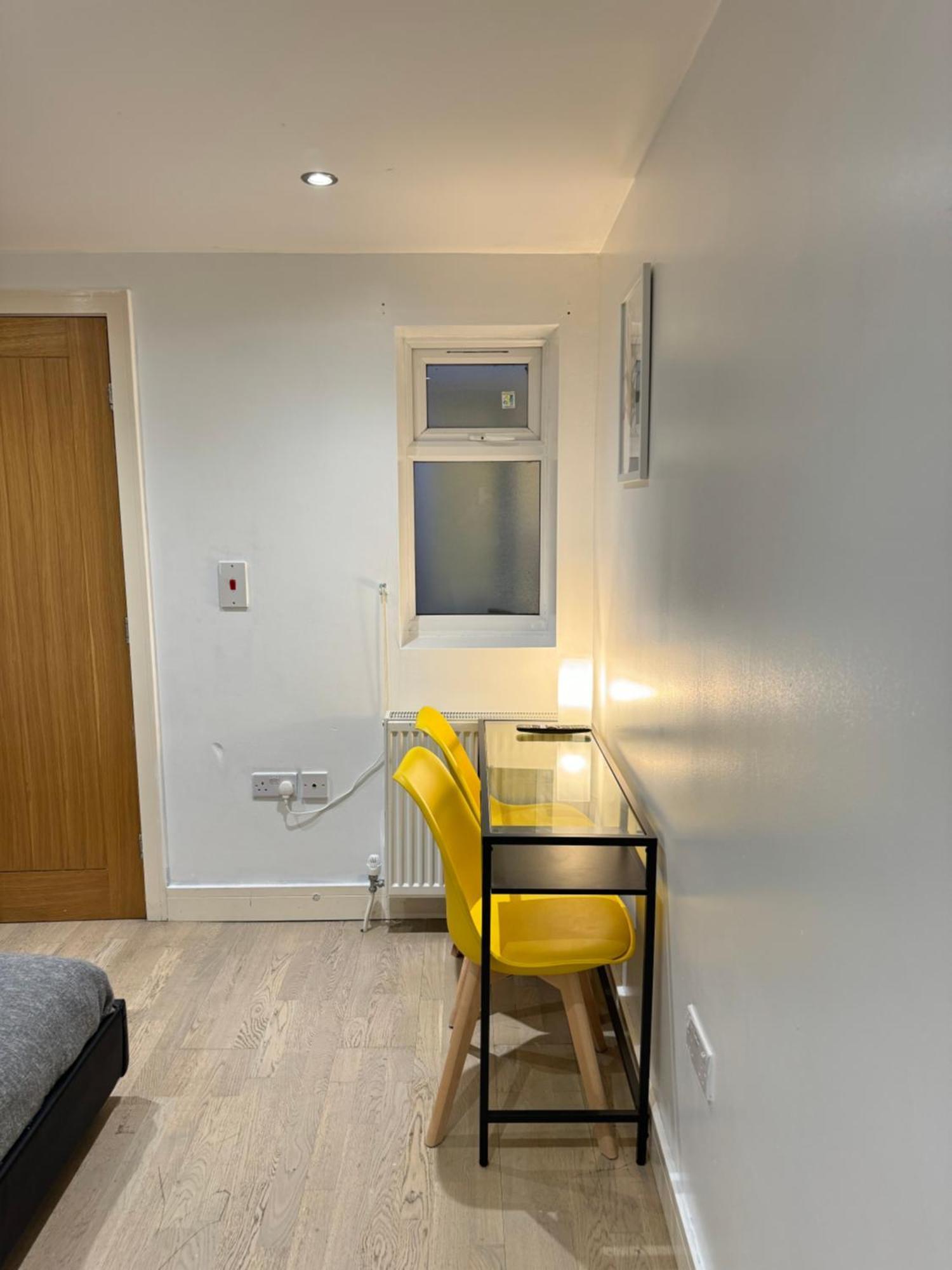Cozy En-Suite Near Stratford ลอนดอน ภายนอก รูปภาพ
