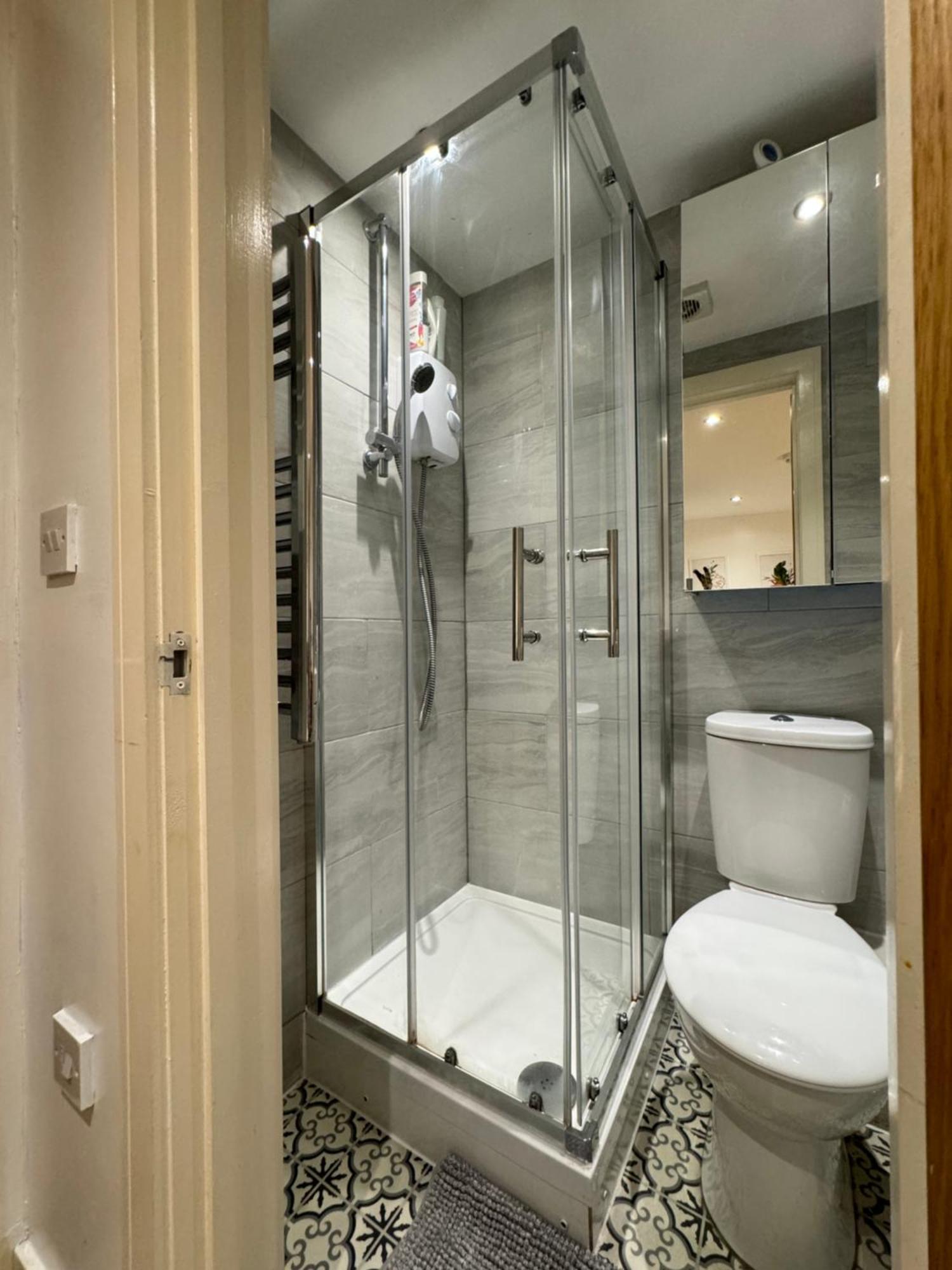 Cozy En-Suite Near Stratford ลอนดอน ภายนอก รูปภาพ