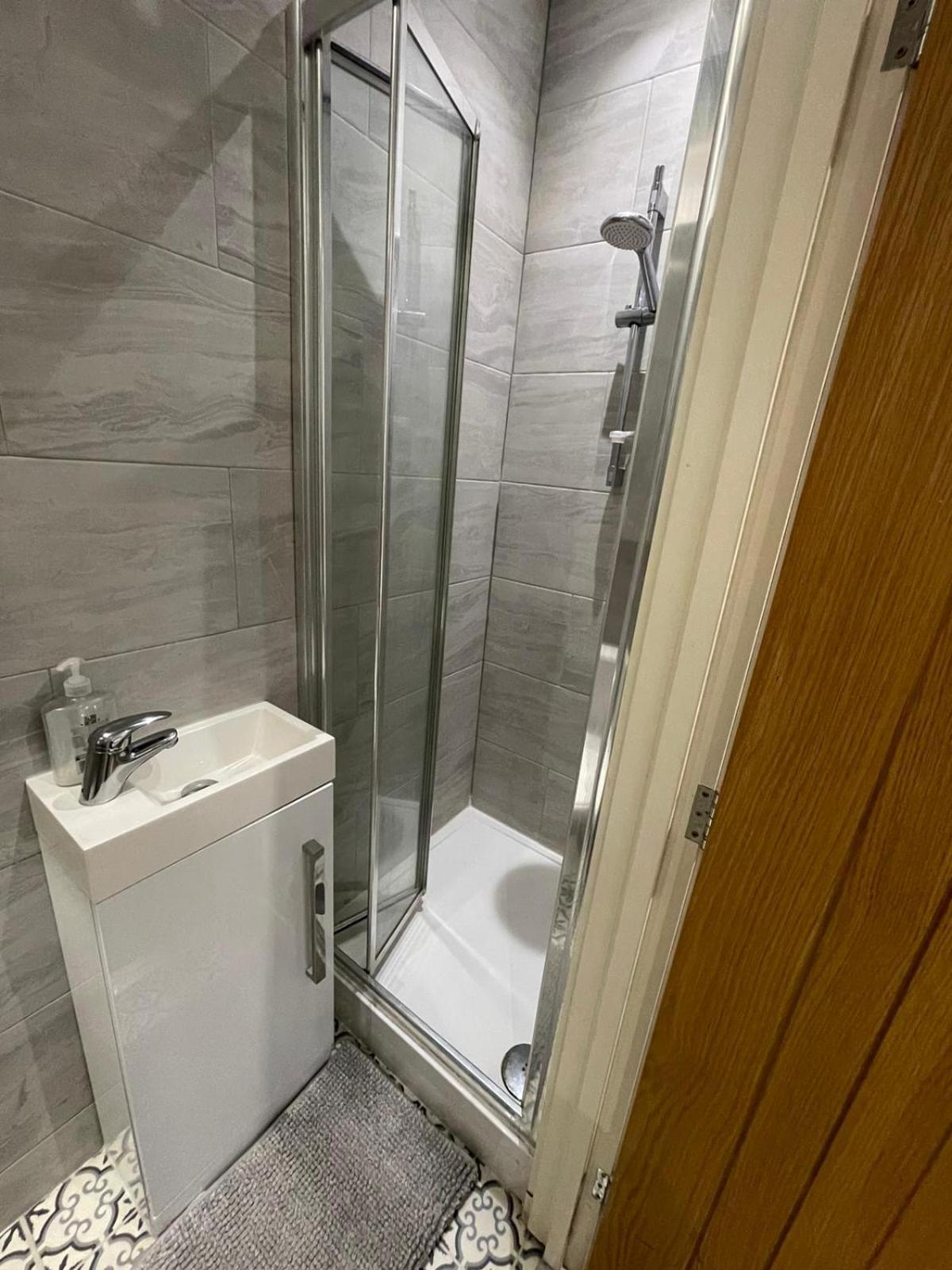 Cozy En-Suite Near Stratford ลอนดอน ภายนอก รูปภาพ